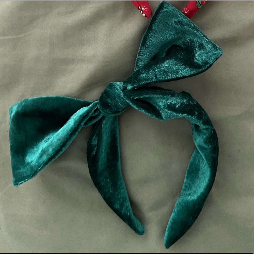 Green Velvet Bow-Band